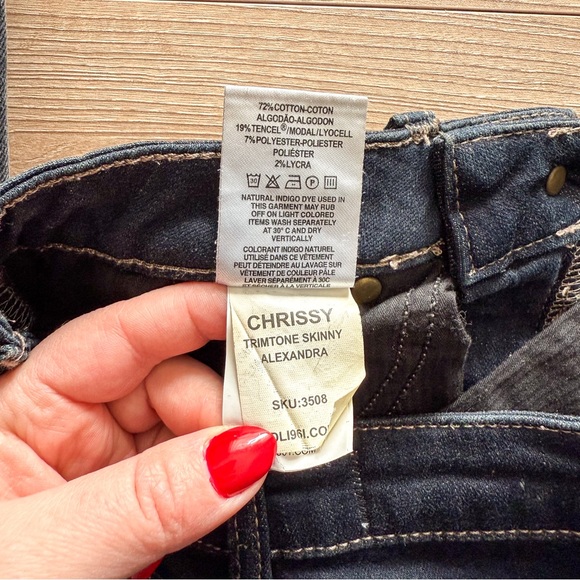 DL1961 Chrissy Skinny Dark Wash Premium Stretch Denim Size 24 - Picture 6 of 6